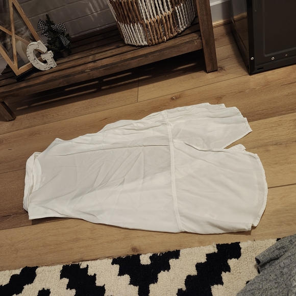 White Sleeveless Button-Up Blouse, women's medium - Picture 4 of 5